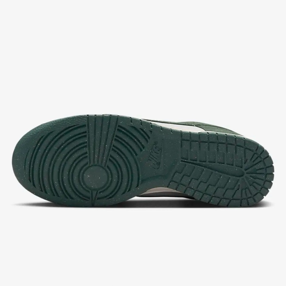 NWT Women’s Nike Dunk Low Green and White Sneakers - Picture 5 of 14